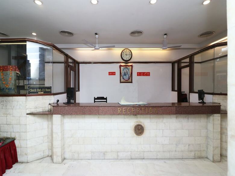 Oyo 14837 Hotel Uberoi Anand