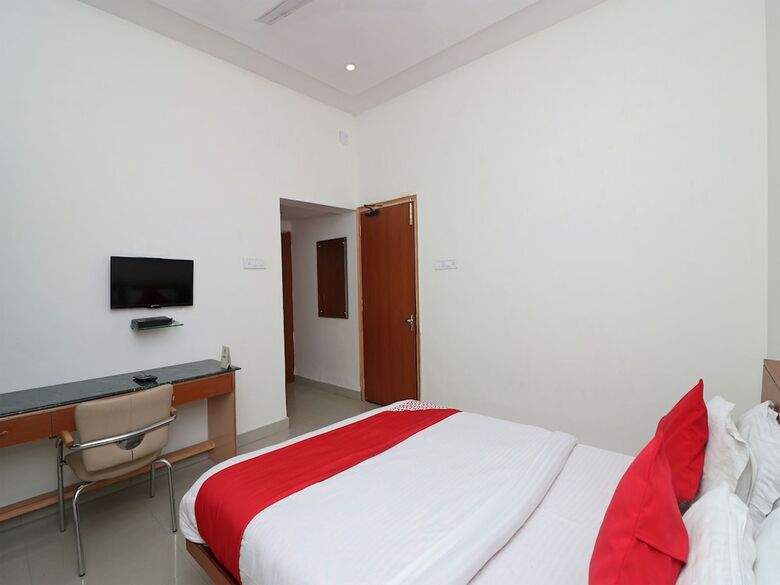 Oyo 14837 Hotel Uberoi Anand