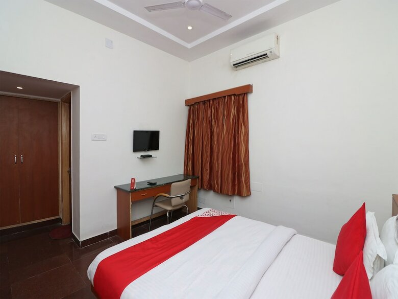 Oyo 14837 Hotel Uberoi Anand