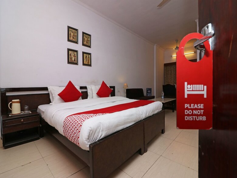 Oyo 14837 Hotel Uberoi Anand
