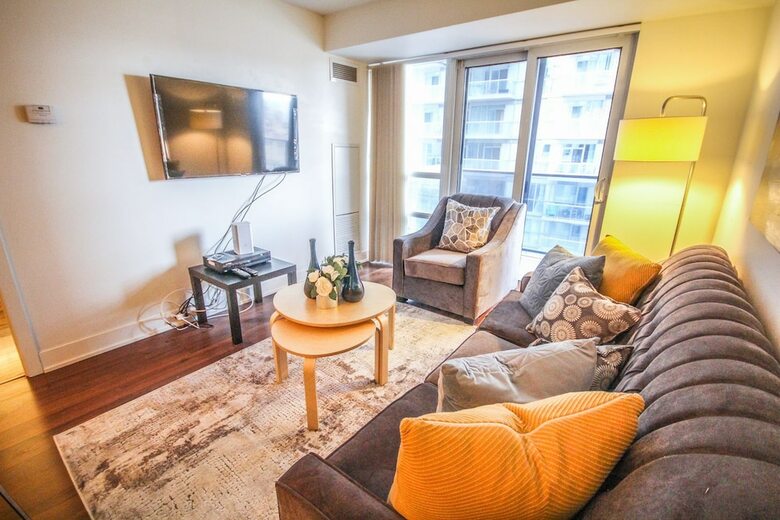 Sarkar Suites - Blue Jays Way