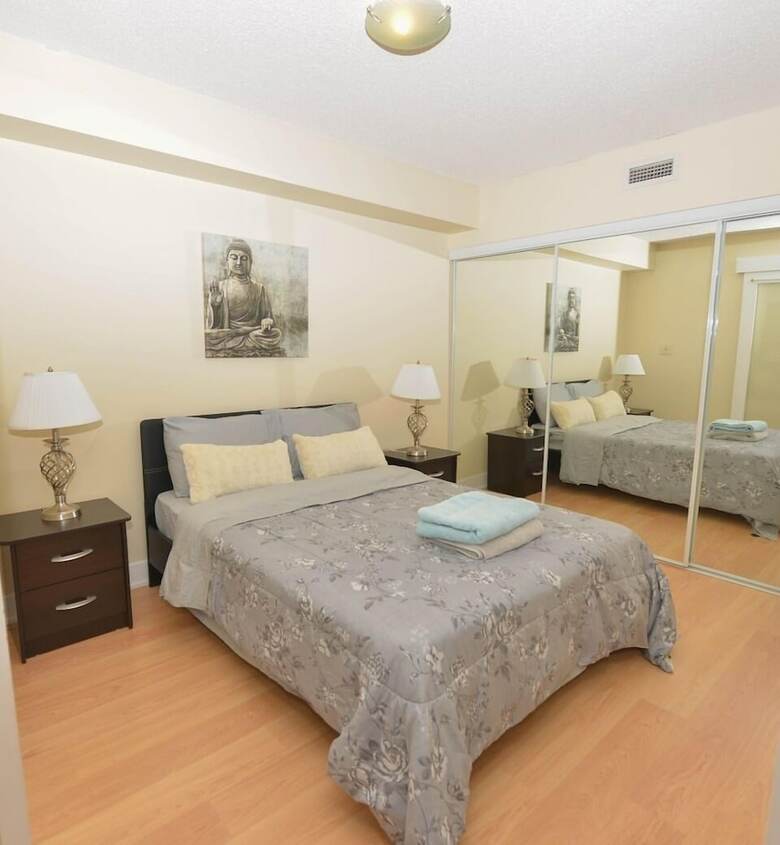Sarkar Suites - Blue Jays Way