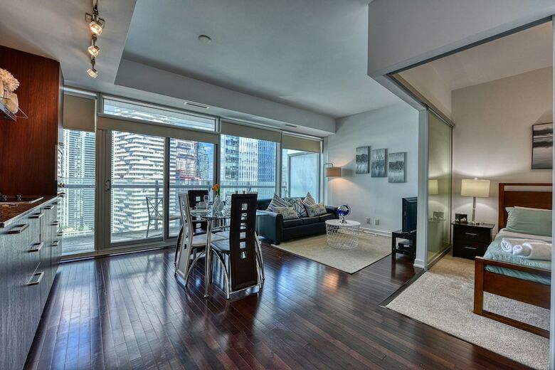 Sarkar Suites - Entertainment District