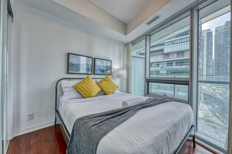 Sarkar Suites - Entertainment District