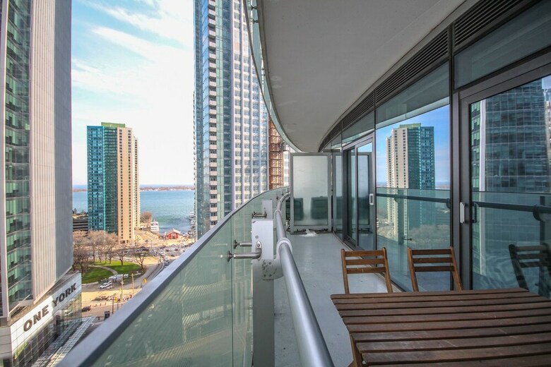 Sarkar Suites - Entertainment District
