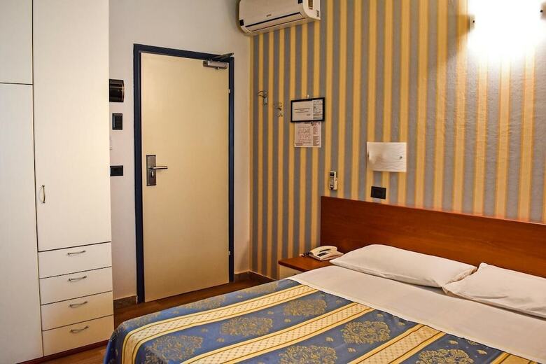 Hotel Dear