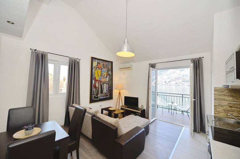 House 44 Apartments