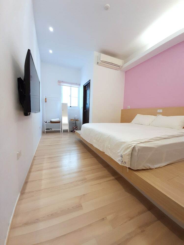 Bed & Breakfast Love Travel