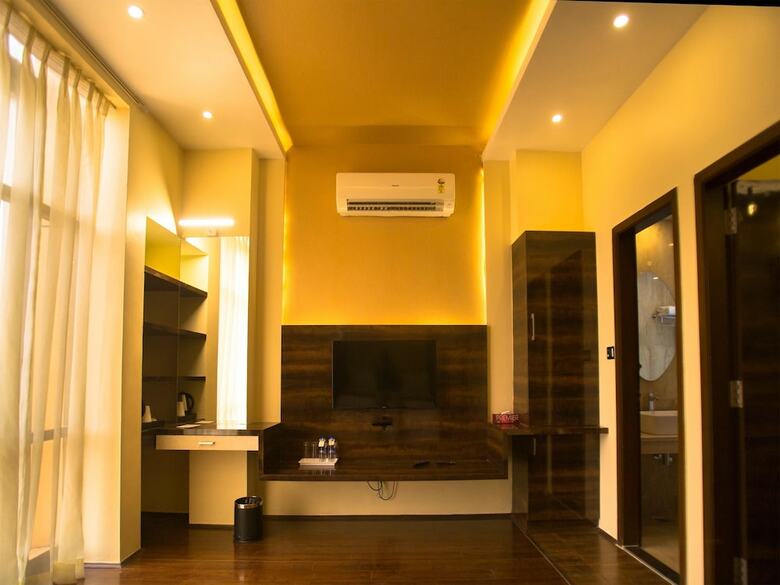 Crossway Parklane Airport Hotel Chennai