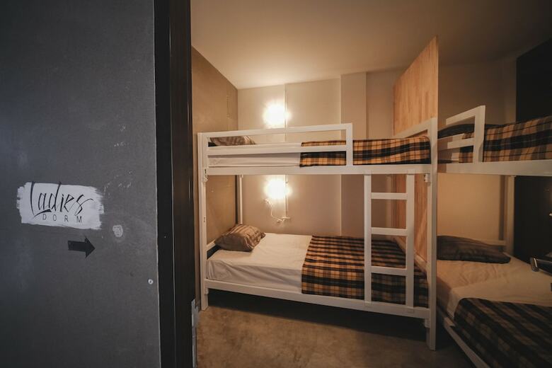 Hostal Fun Dee Hostel And Cafe' Ayutthaya