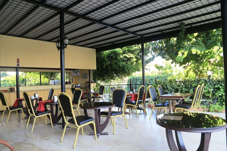 Las Palmeras Hotel