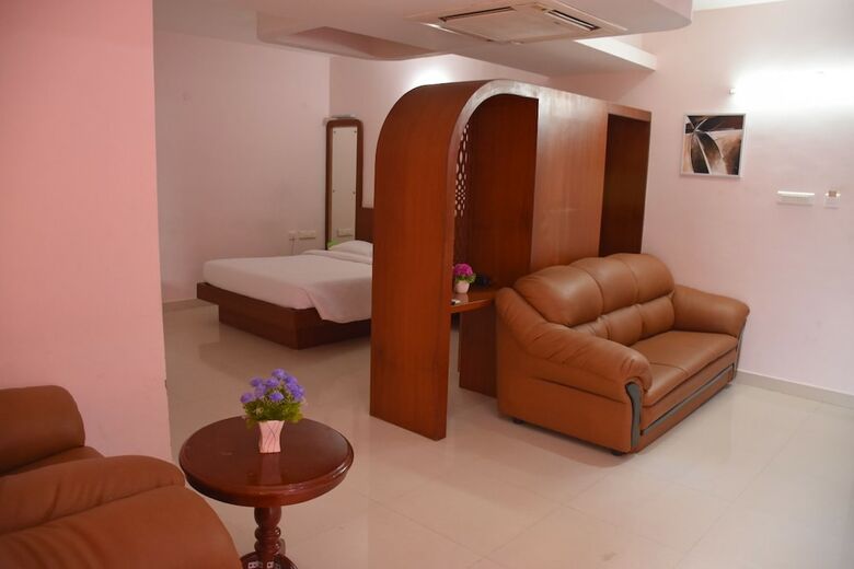 Hotel Rsr Residency