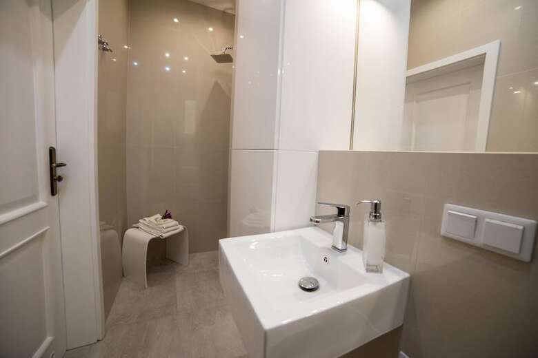 Paulove Apartments