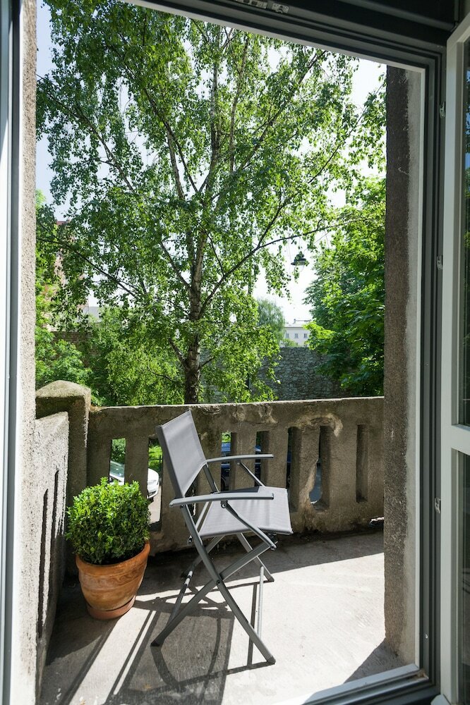 Paulove Apartments