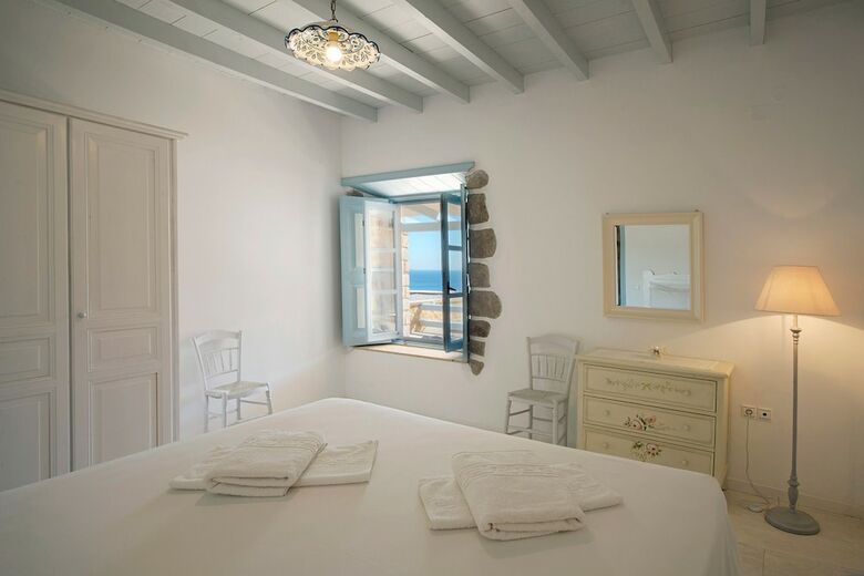 Apartamentos Theologos Houses