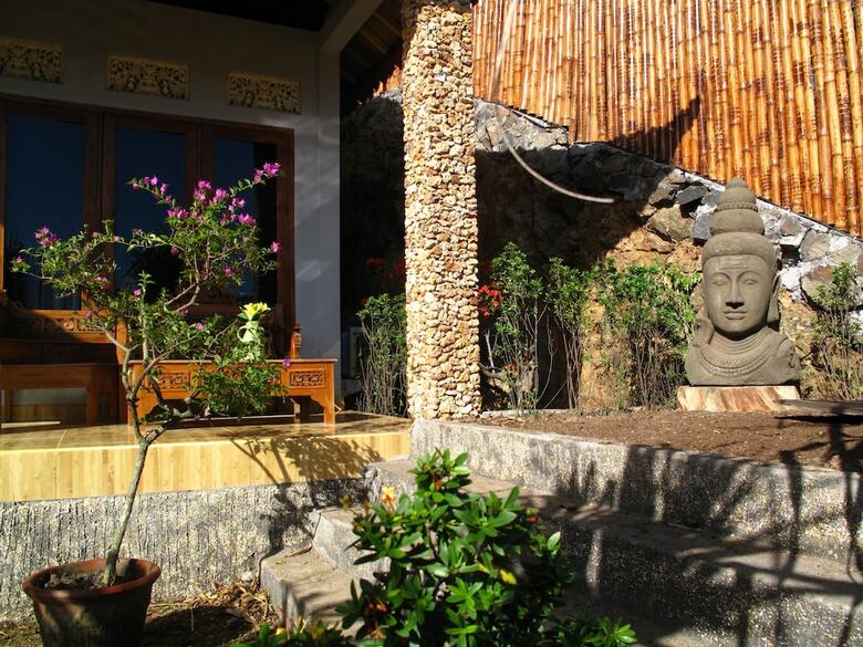 Hotel Yoki's Bungalows