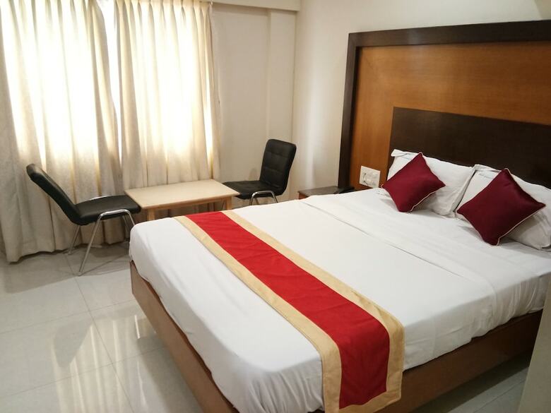 Hotel Hlv Grand Inn