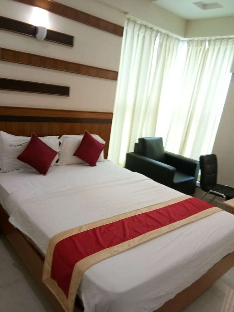 Hotel Hlv Grand Inn