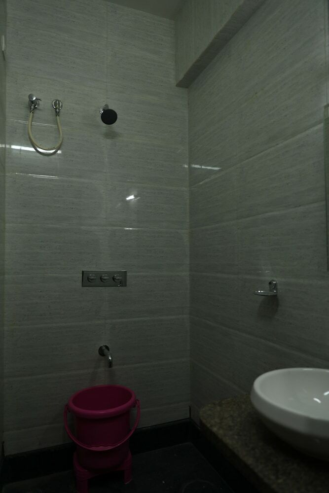 Hotel Hlv Grand Inn
