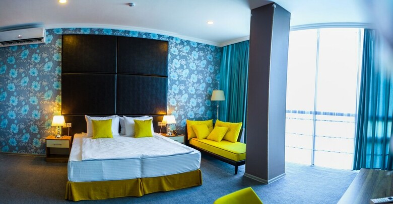 Hotel Square Inn