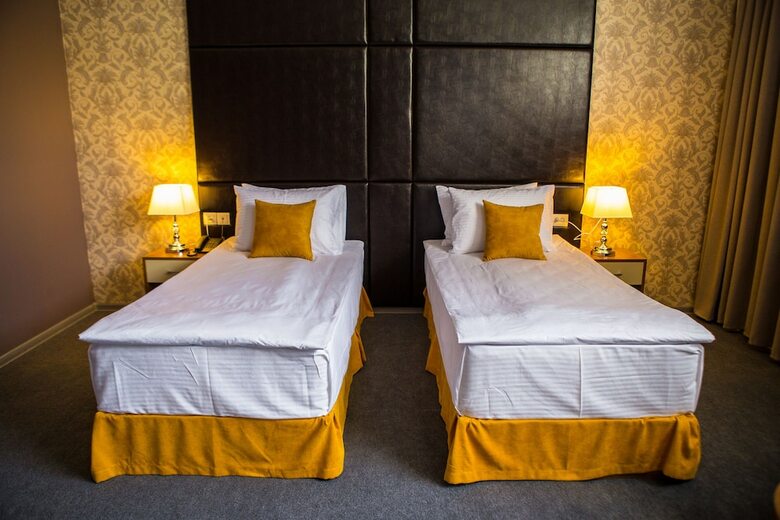 Hotel Square Inn