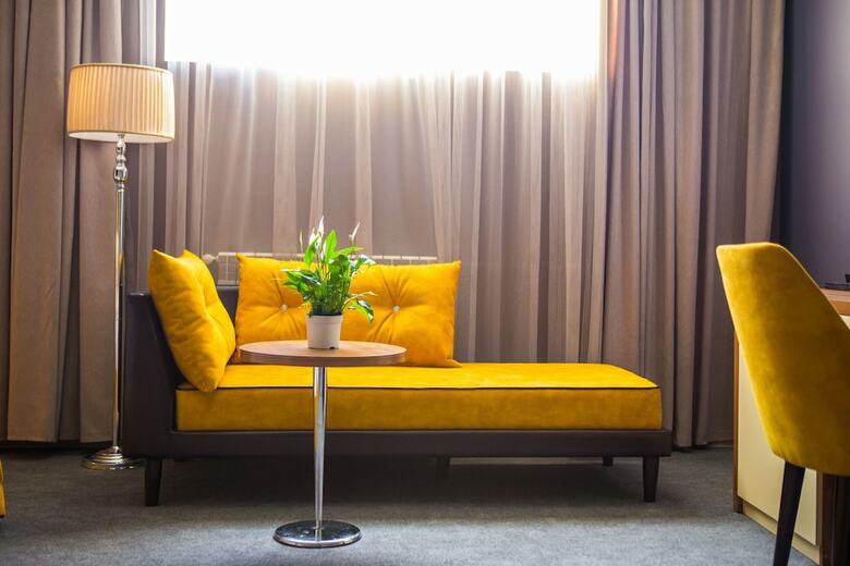 Hotel Square Inn