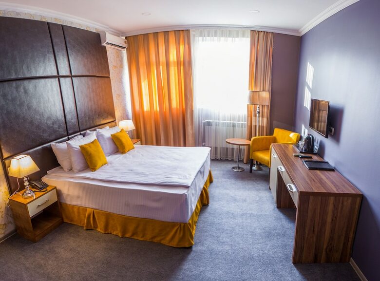 Hotel Square Inn