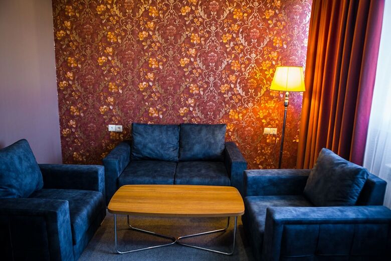 Hotel Square Inn