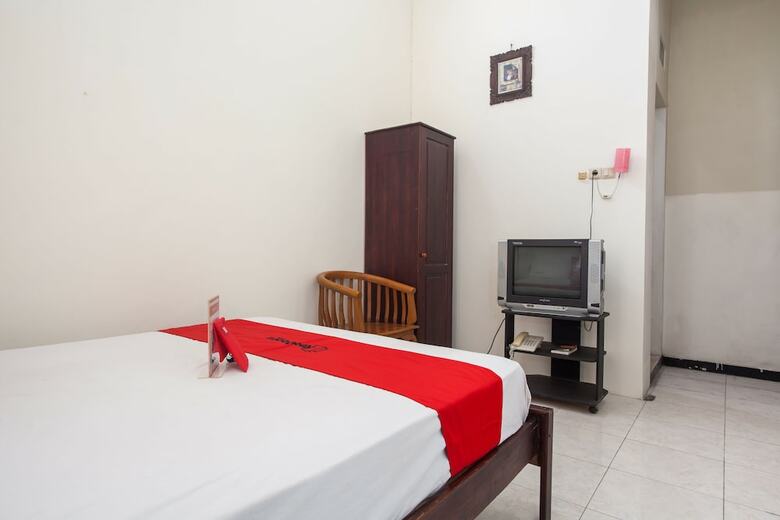 Hotel Reddoorz @ Raya Ngagel 2