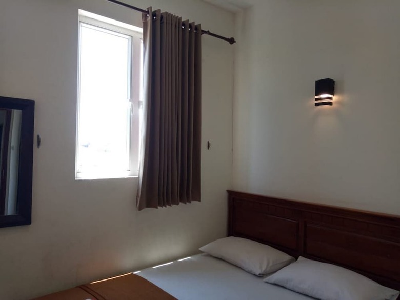 Hotel Reddoorz @ Raya Ngagel 2