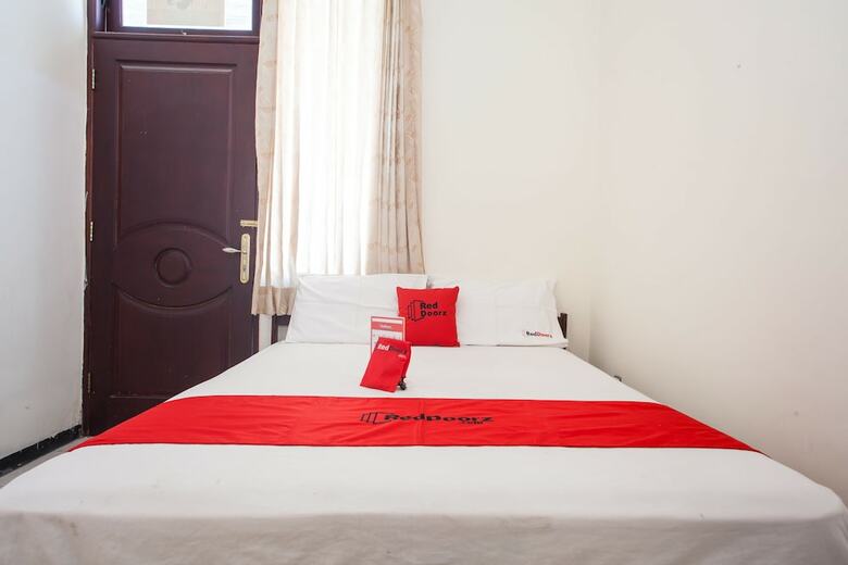 Hotel Reddoorz @ Raya Ngagel 2