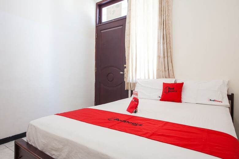 Hotel Reddoorz @ Raya Ngagel 2