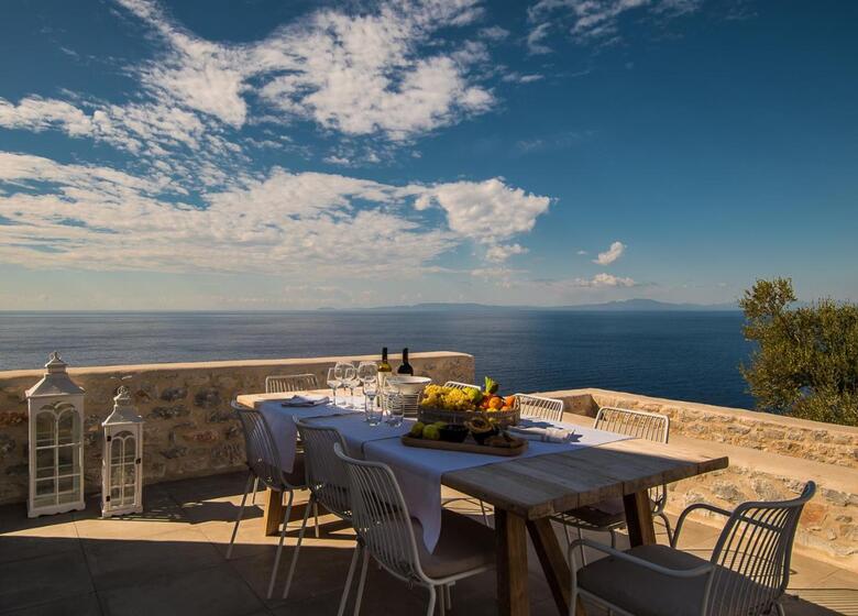 Hotel Bassa Maina Villas & Suites