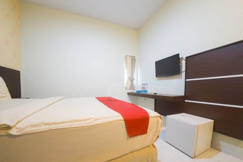 Hotel Reddoorz Plus Near Mall Panakukang 2