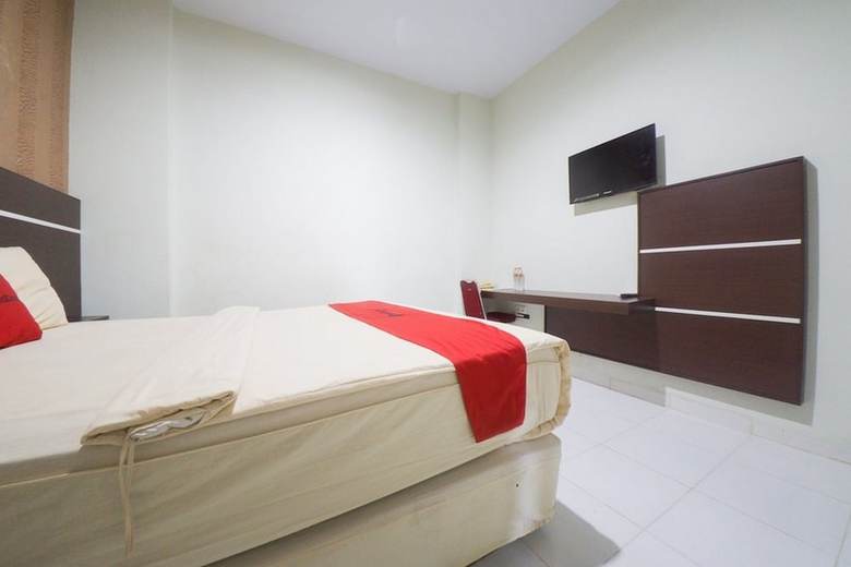 Hotel Reddoorz Plus Near Mall Panakukang 2