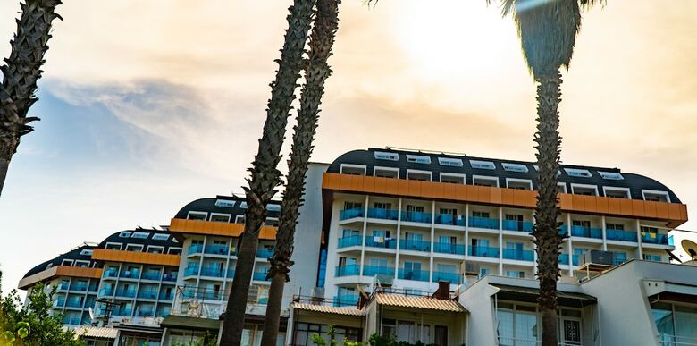 Hotel Throne Beach Resort & Spa - All Inclusive