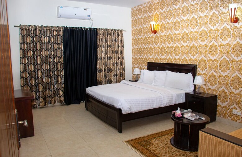 Hotel Livin Hub Guest House