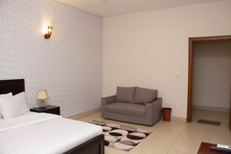 Hotel Livin Hub Guest House