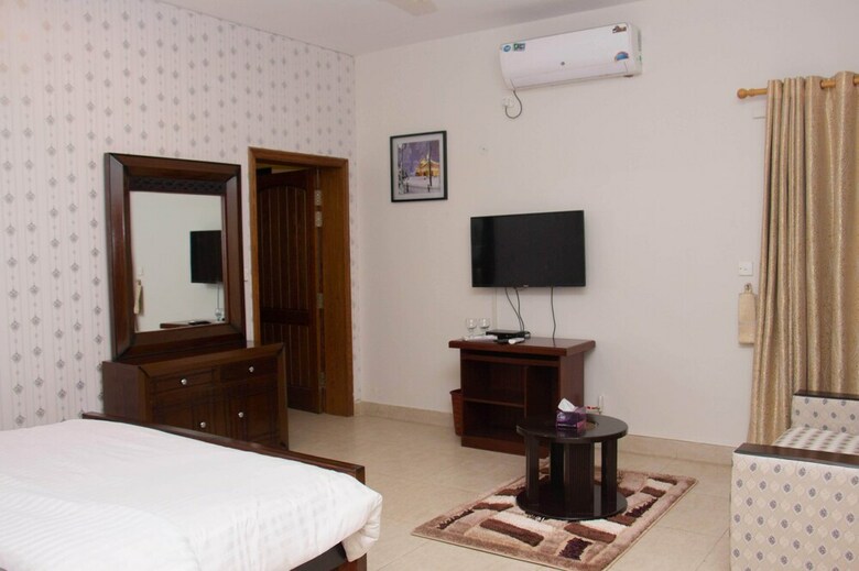 Hotel Livin Hub Guest House