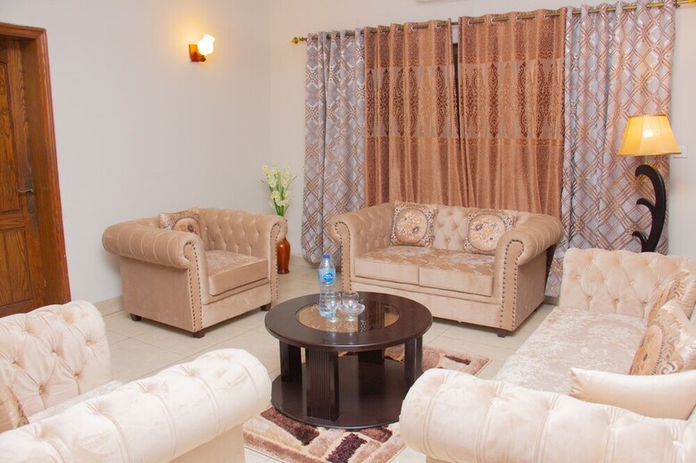 Hotel Livin Hub Guest House