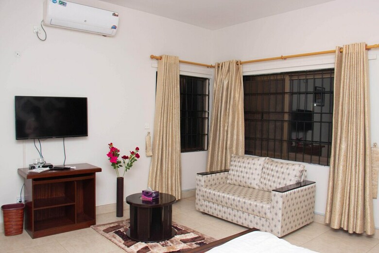 Hotel Livin Hub Guest House