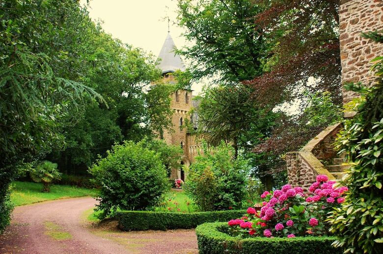 Hotel The Archeologist Home-chateau Le Mur