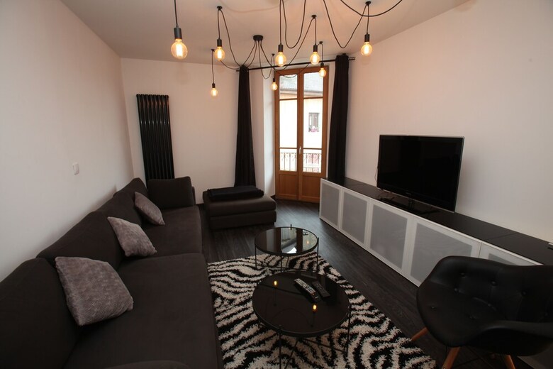 2 Bd Apartment With Sauna- Center Annecy