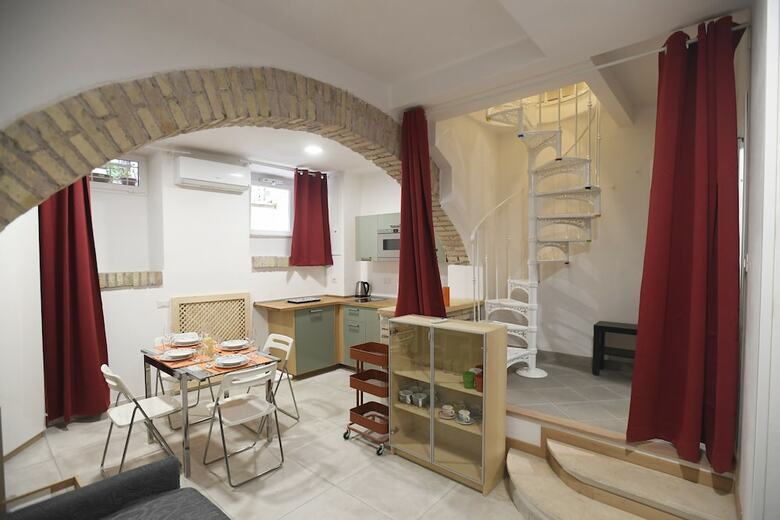 Santi Quattro Apartment & Rooms - Colosseo