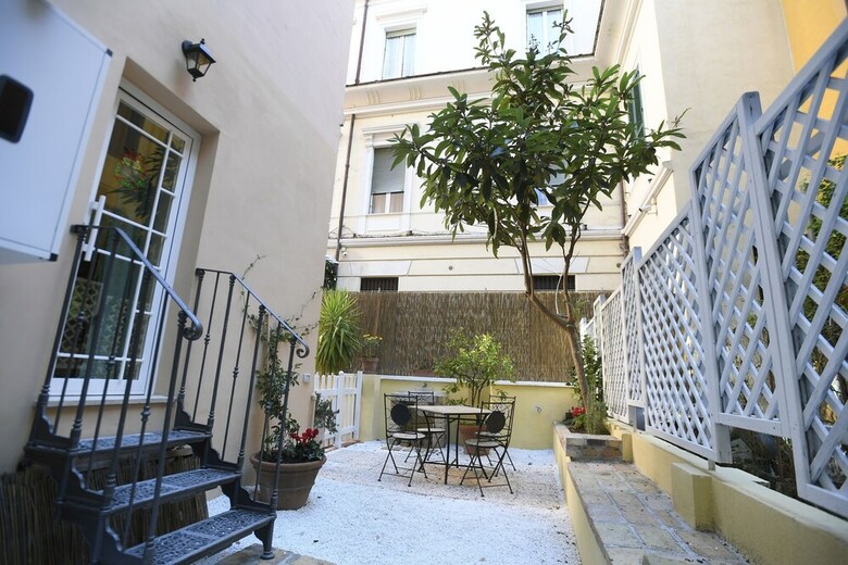 Santi Quattro Apartment & Rooms - Colosseo