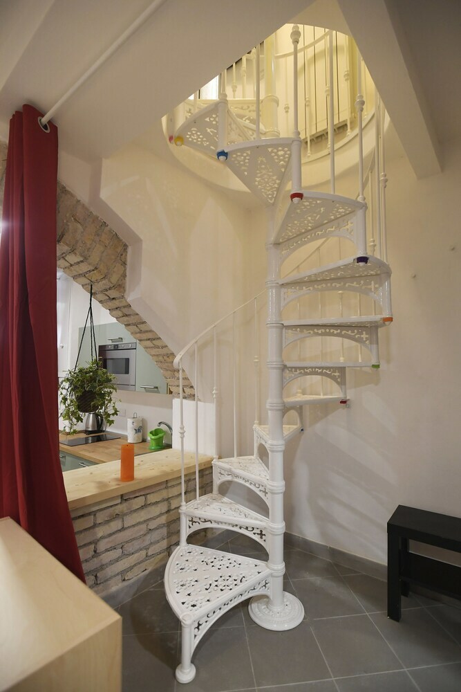 Santi Quattro Apartment & Rooms - Colosseo