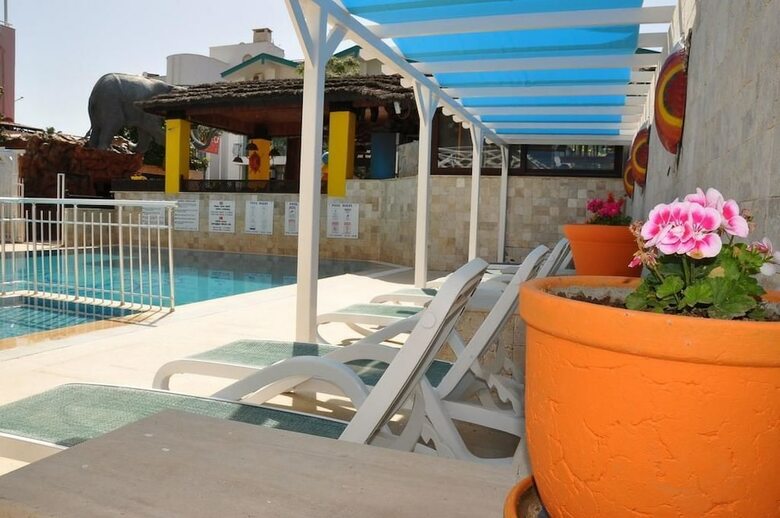 Safari Suit Hotel