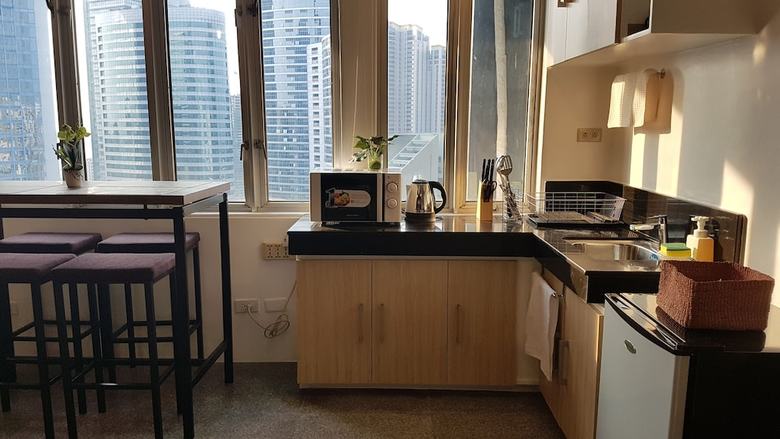 The Peak Tower In Heart Of Makati Cbd