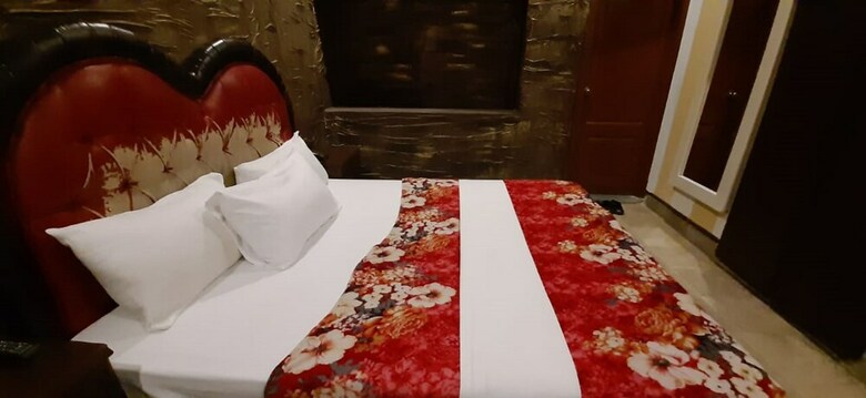 Safari Hotel
