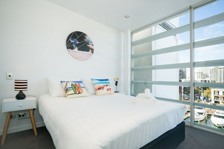 Apartamentos Waterfront Luxury With Pool & Gym